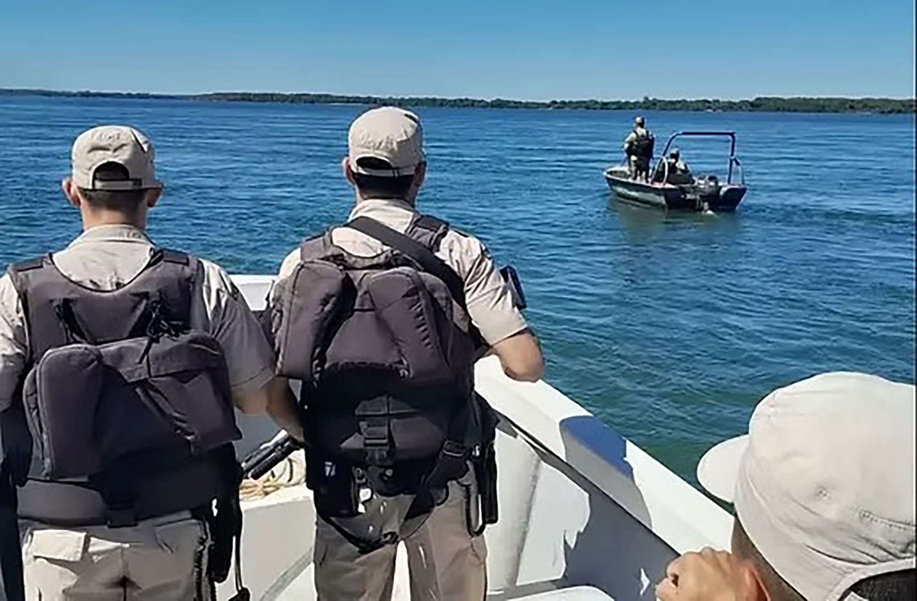 Continúa el operativo para dar con tres hombres tras el vuelco de una lancha en Fray Luis Beltrán