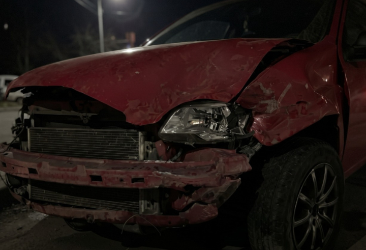 Con 2,26 gr. de alcohol en sangre, chocó contra un móvil policial y terminó en una zanja