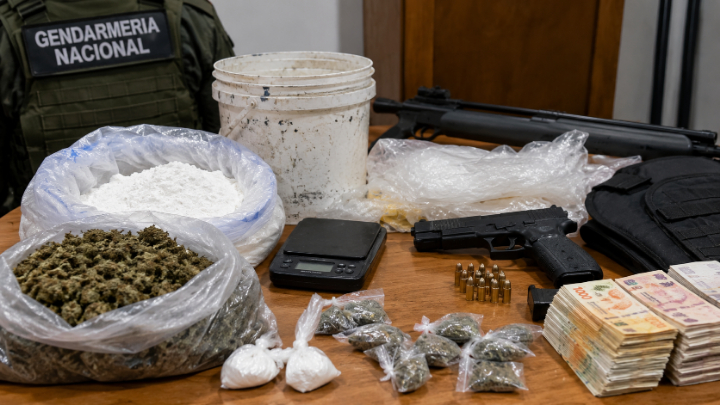 Piden 12 años de prisión para tres acusados de vender drogas y tener una pistola 9 milímetros en San Lorenzo