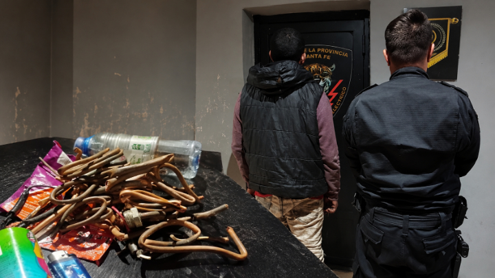 En la madrugada, robó caños de un medidor de gas domiciliario y lo detuvieron