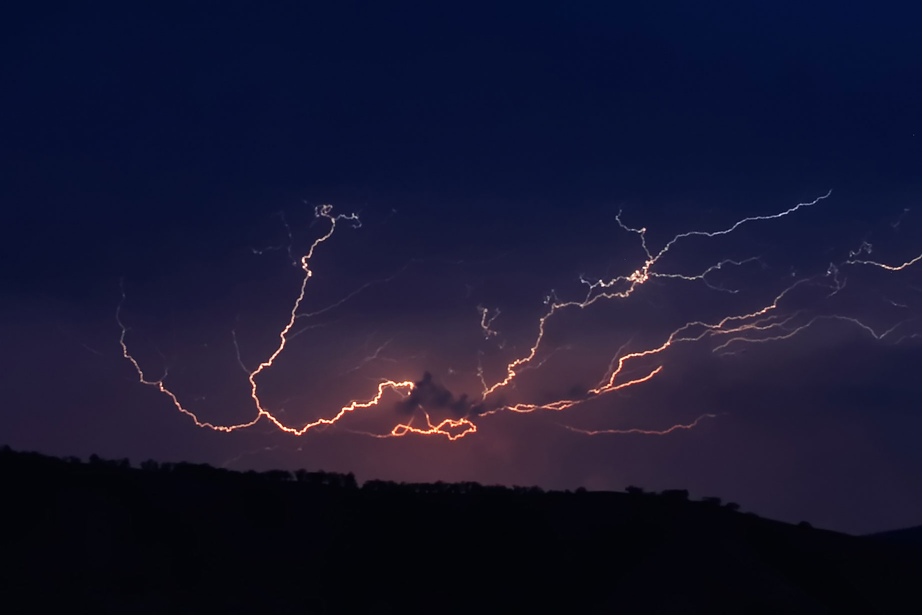 Alerta naranja por tormentas en Rosario y San Lorenzo: anticipan lluvias intensas, granizo y ráfagas
