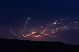 Alerta naranja por tormentas en Rosario y San Lorenzo: anticipan lluvias intensas, granizo y ráfagas