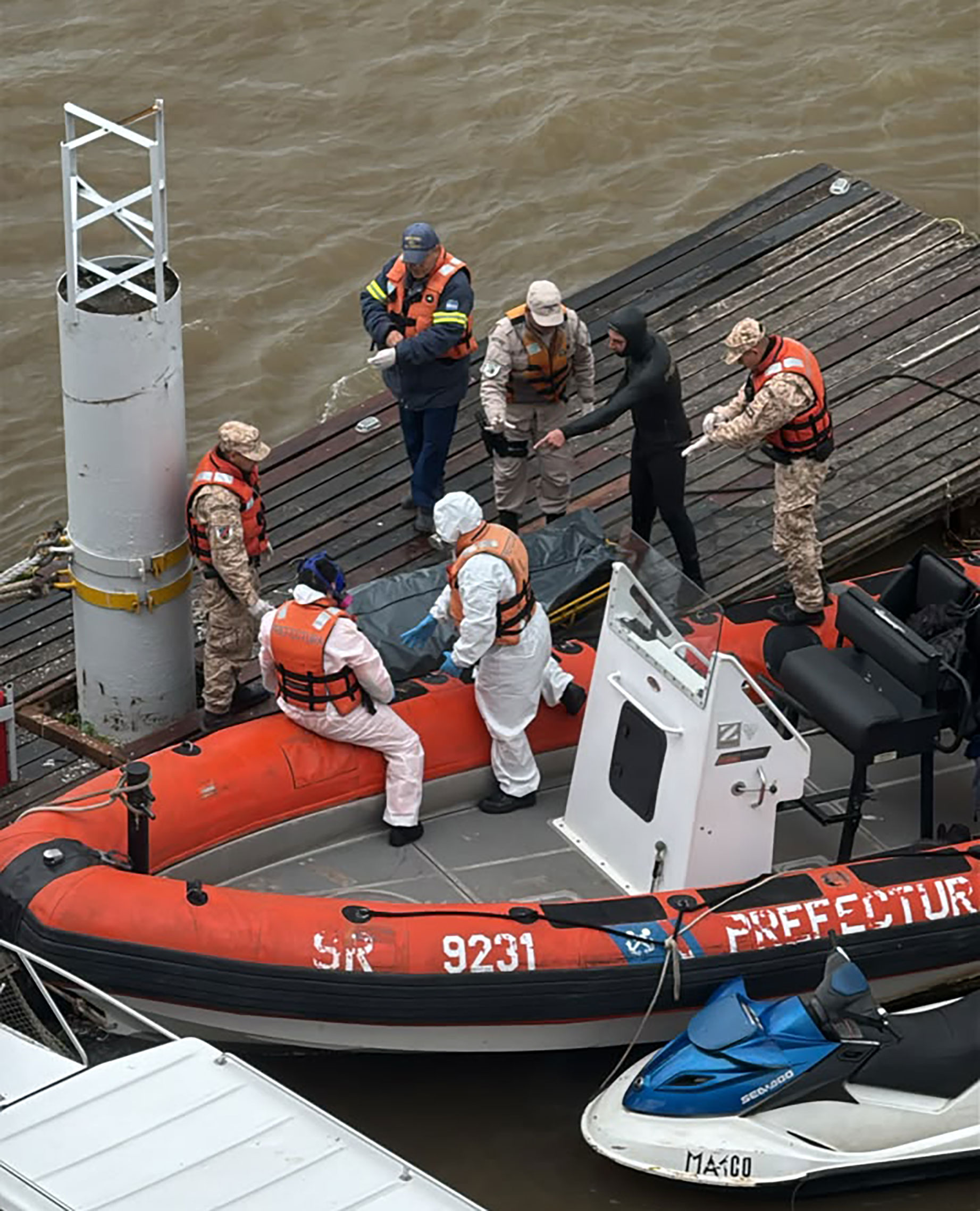 Hallan un cuerpo en el río Paraná e investigan si pertenece a los pescadores desaparecidos